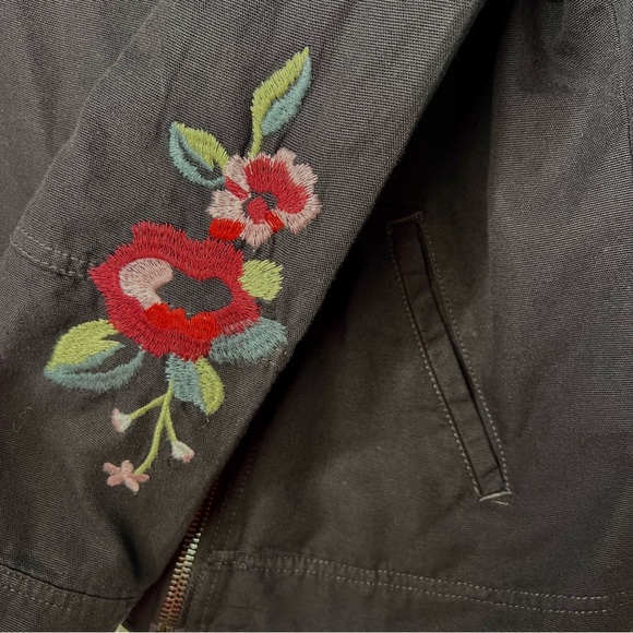 Women's Kensie Jeans Floral Embroidered Black Denim Moto Jacket - Picture 5 of 12